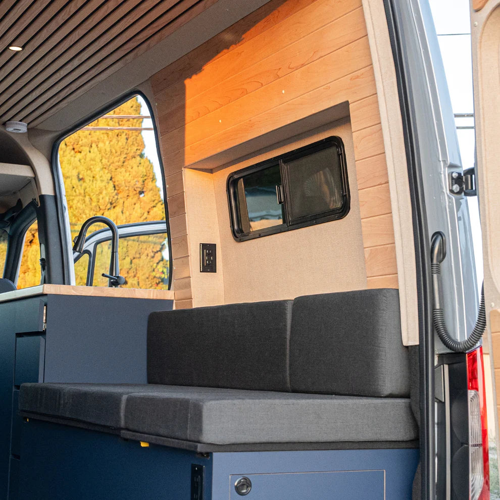 Vanspeed Sprinter 144" Capsules (windowed)