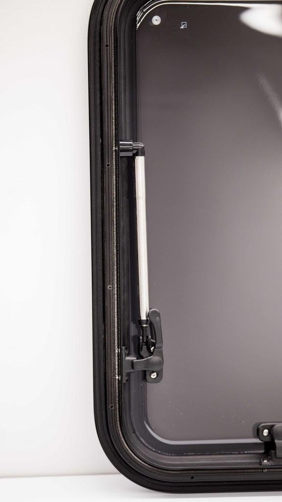 Broad Arrow Curved Window 1097×597