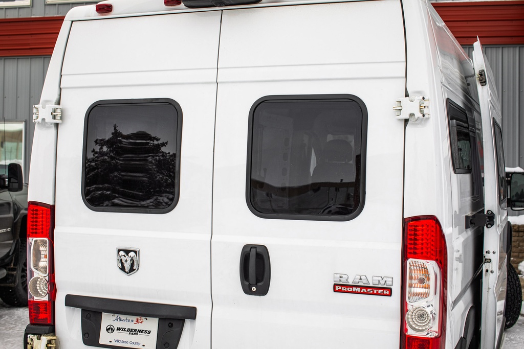 Broad Arrow Curved Window 497×497