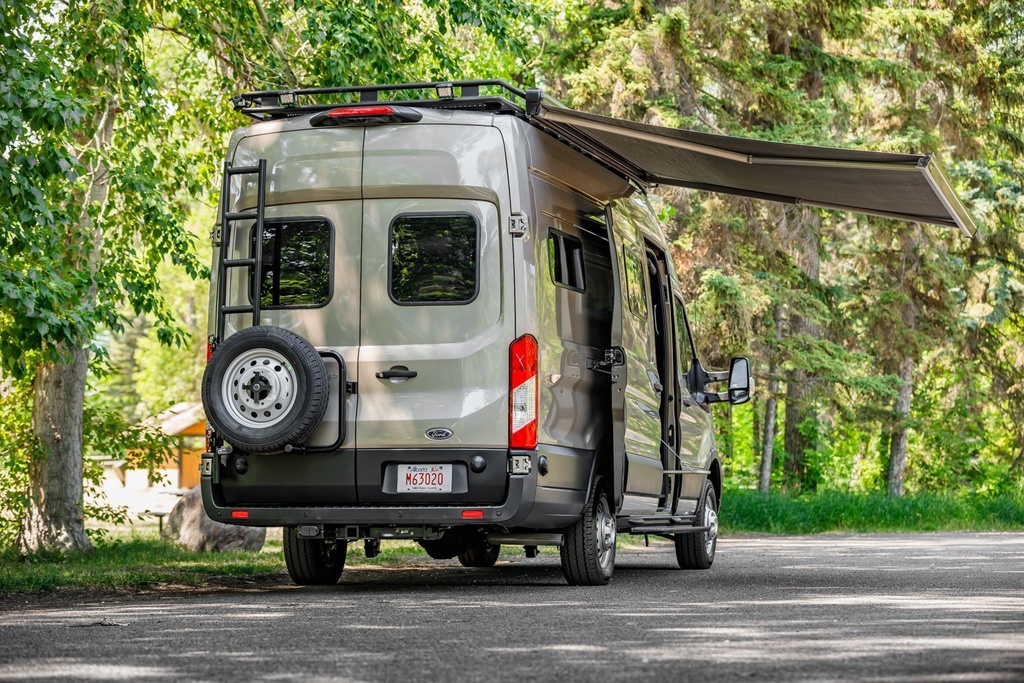 Broad Arrow Curved Window 497×497