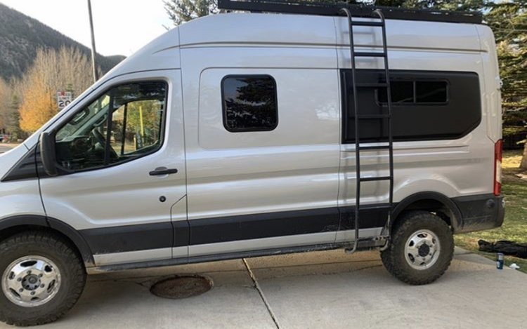 Broad Arrow Curved Window 497×497