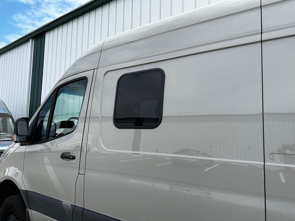 Broad Arrow Curved Window 497×497