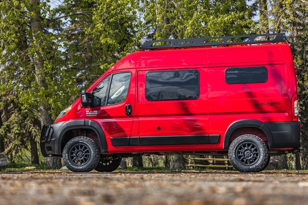 Broad Arrow Curved Window 815×312