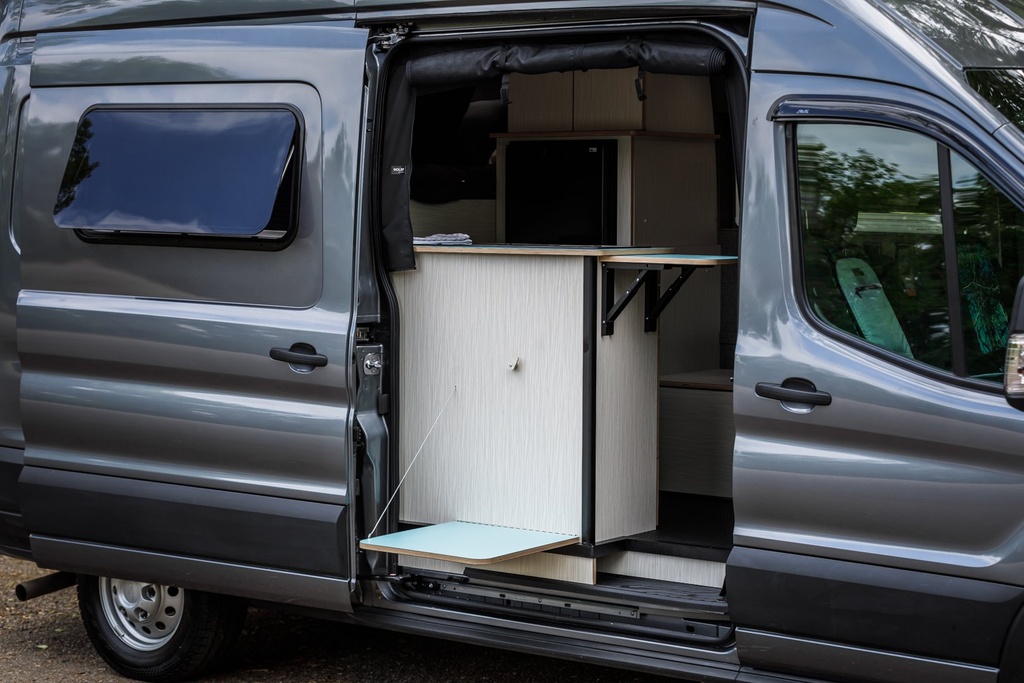 Broad Arrow Curved Window 897×397 6