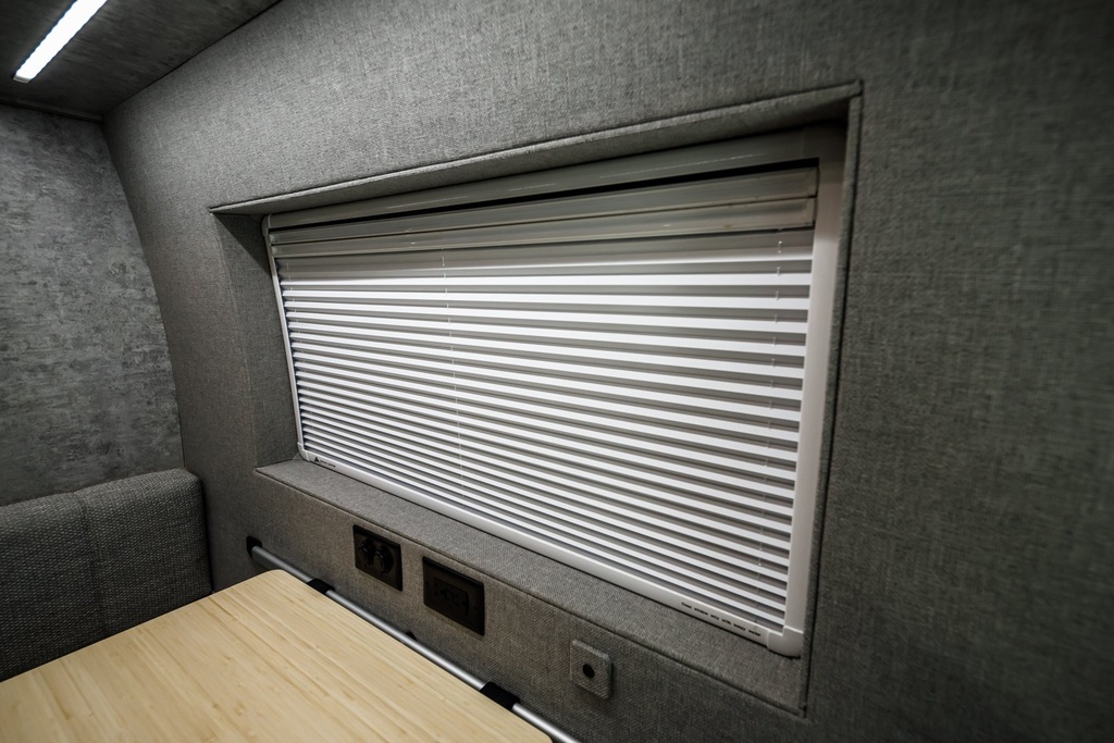 Broad Arrow Curved Window 897×397 10