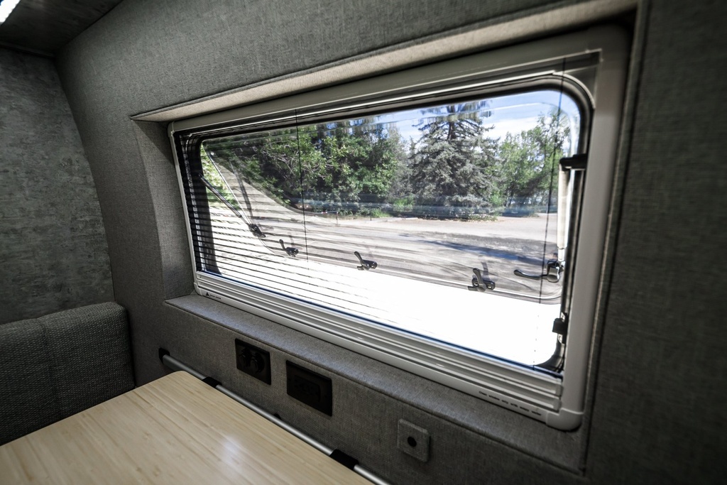 Broad Arrow Curved Window 897×397 11