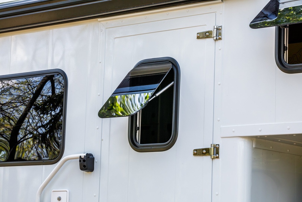 Broad Arrow Flat Window 297×447