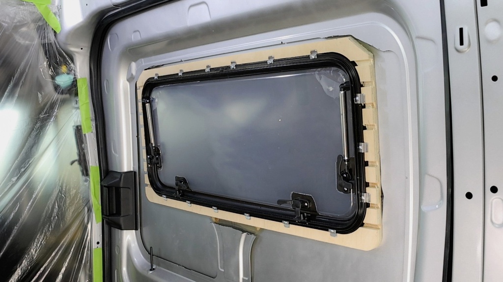 Broad Arrow Flat Window 797×397mm