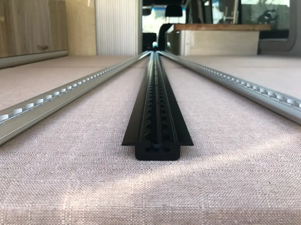 Flanged L Track "BEEFY" - Anodized black - 2-Pack